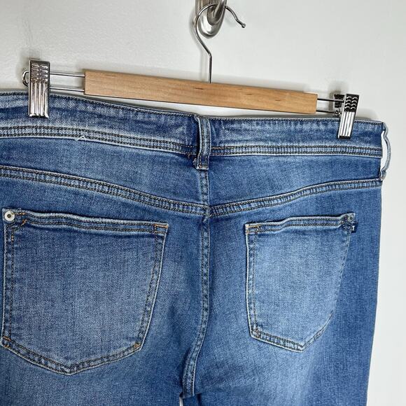 Pilcro Slim Boyfriend Crop Jeans Womens Size 30 Distressed Ripped Mid Rise - Picture 9 of 11